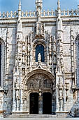 Lisbona - Monasteiro dos Jeronimos. Chiesa di Santa Maria il portale meridionale.